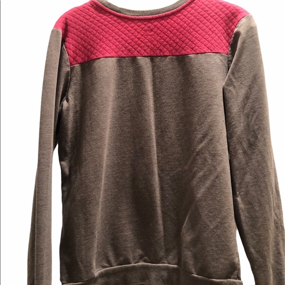 Women’s Disney resort sweater - Picture 2 of 5